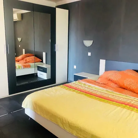 Habitación en casa particular стаи за гости / Guest